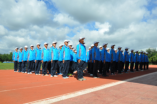 云南经济管理学院安宁校区隆重举行2014级新生军训汇报表演暨开学典礼