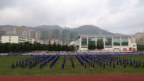 云南经济管理学院海源校区举行2014级新生军训汇报表演暨开学典礼