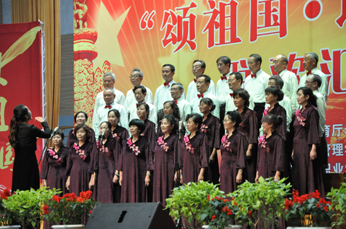云南经济管理学院隆重举行“颂祖国，迎国庆”联欢演出