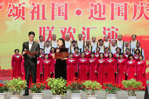 云南经济管理学院隆重举行“颂祖国，迎国庆”联欢演出