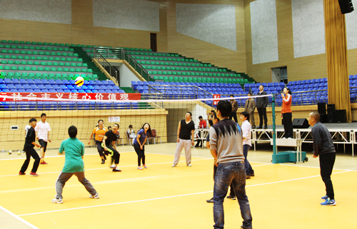“快乐排球”——云南经济管理学院第五届教职工排球赛开赛