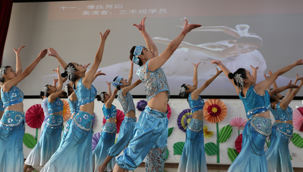 2014年海外华校幼儿、艺术类师资培训班结业典礼暨汇报演出在云南经济管理学院隆重举行